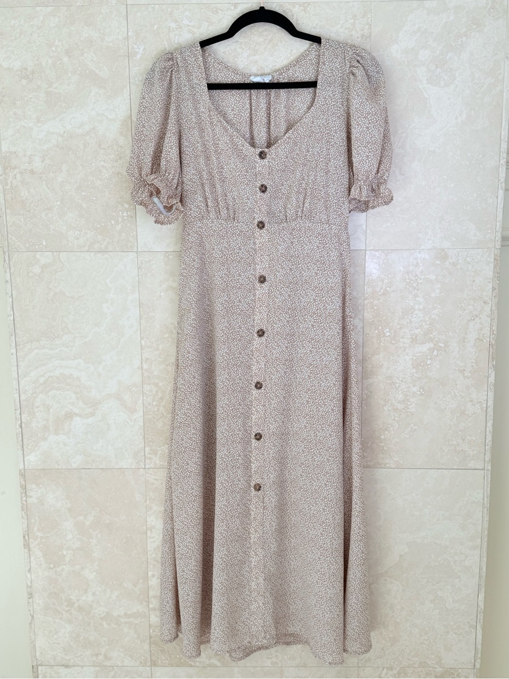 Sienna Sky Beige Ditsy Floral Puff Sleeve Button Front Maxi Dress Size M EUC
